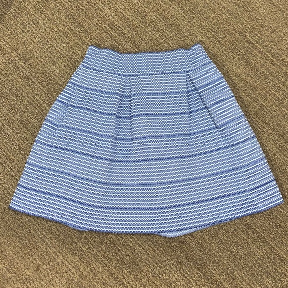 Blue and white patterned skirt - Picture 2 of 5